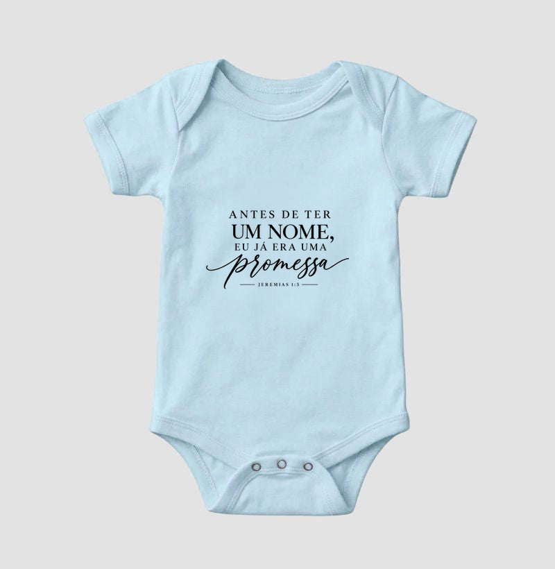 Body de Bebê Cristão – Antes de Ter um Nome, Eu Já Era uma Promessa | Jeremias 1:5 | Presente com Fé